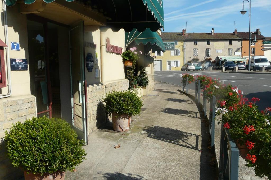 Hostellerie D'Heloise Logis Cluny Exterior photo